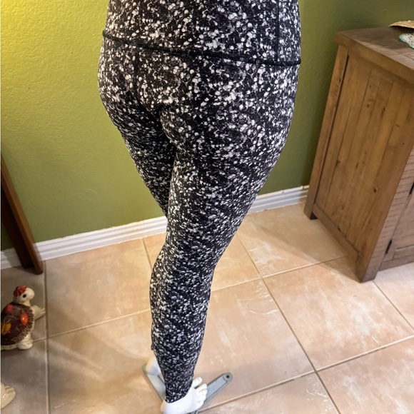 Lululemon Athletica Black and White Speckled Leggings - Picture 6 of 15